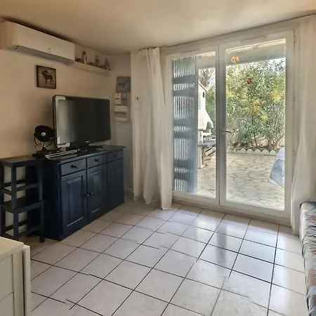 Pavillon Dans Une Avec Piscine Vendres