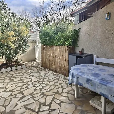 Pavillon Dans Une Avec Piscine Vendres